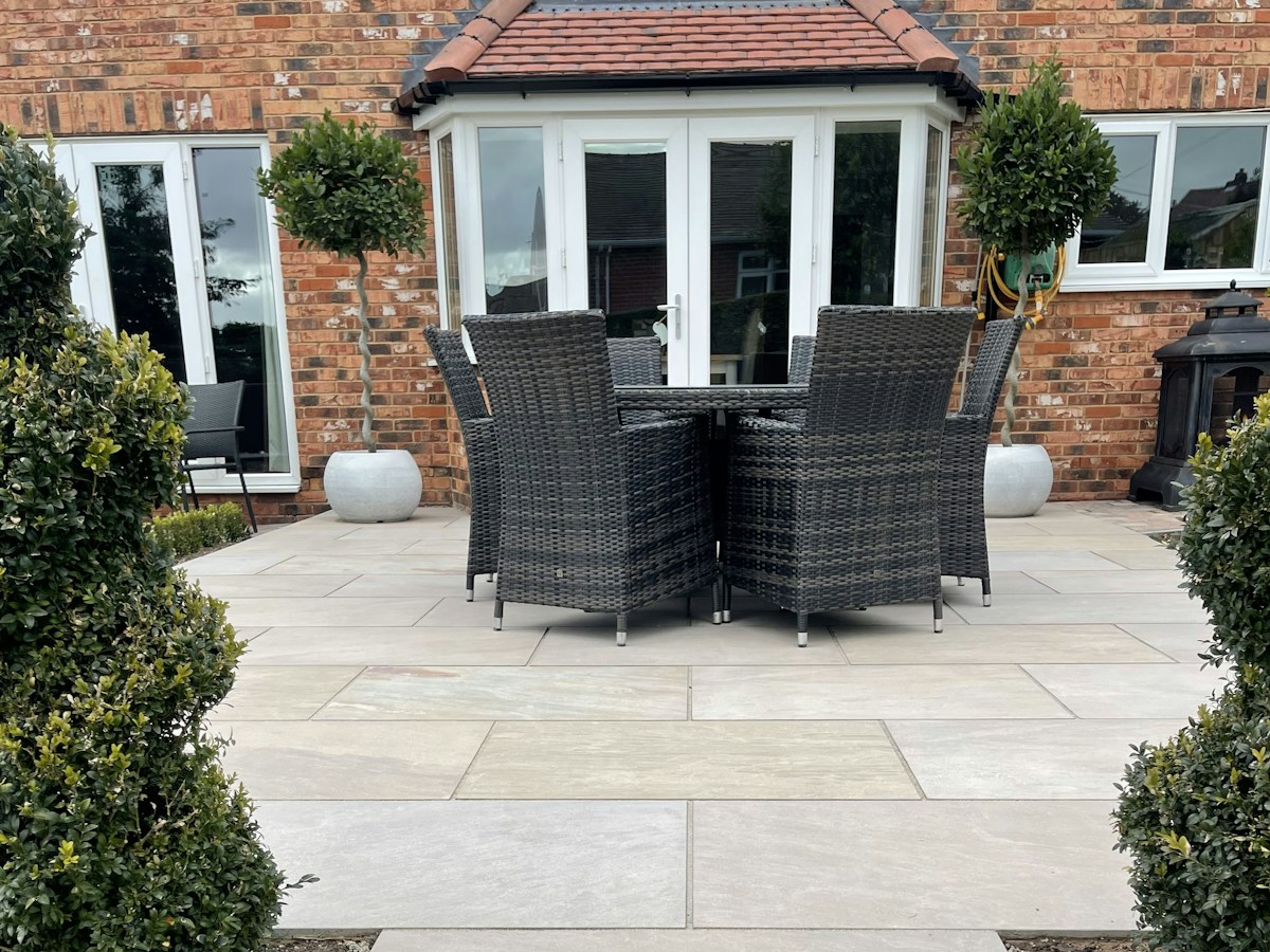 Landscaped patio garden